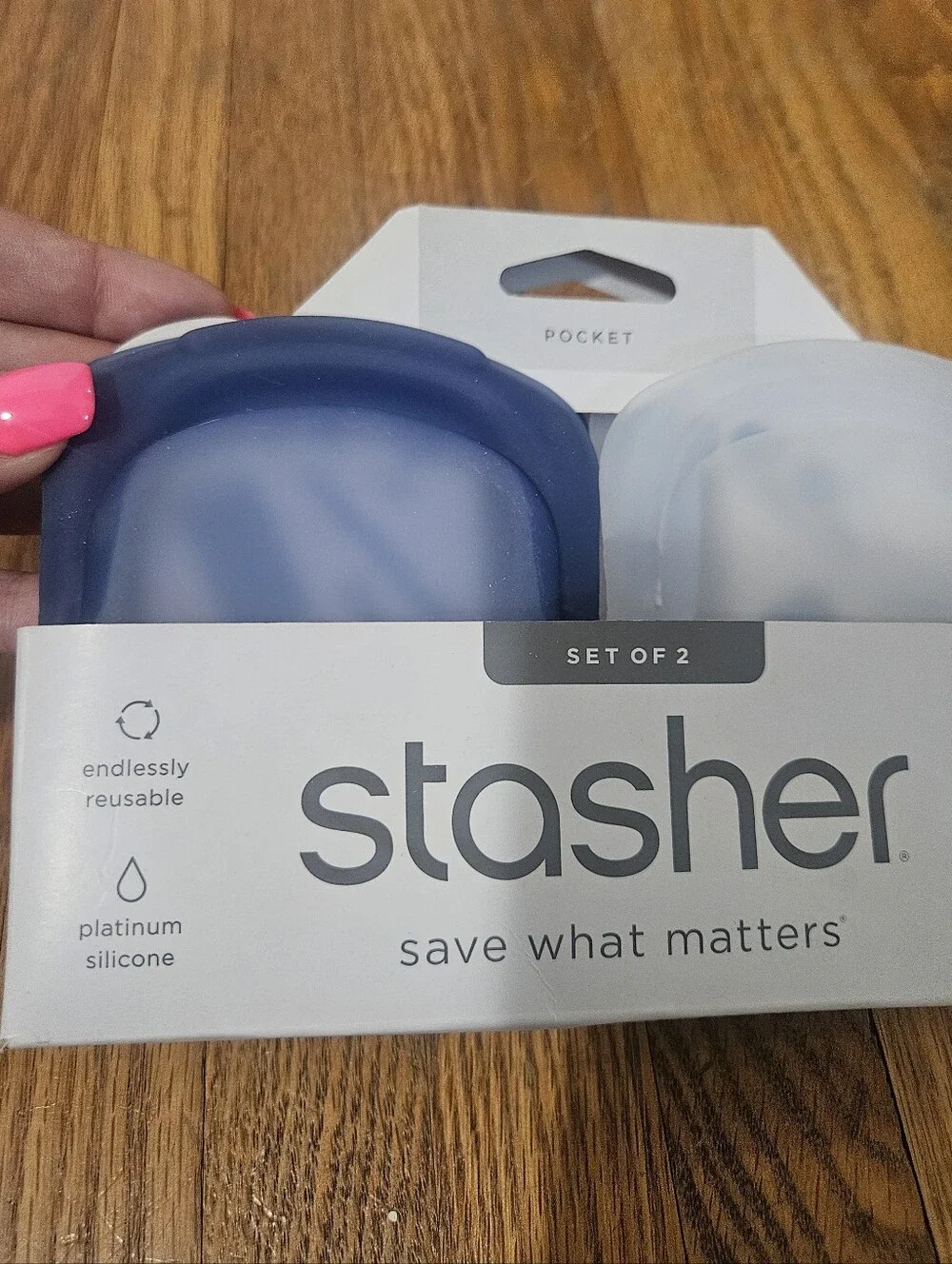 NWT Stasher Set of 2 Reusable Silicone Pouches in Light Blue & Clear